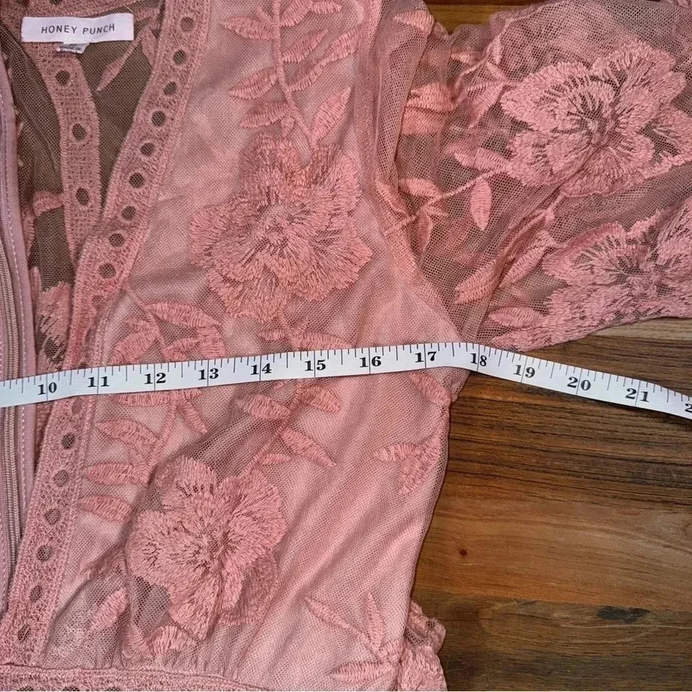 ✨HP9/25✨ Honey Punch Embroidered Lace Romper Mauve Pink - Size M - Picture 5 of 8